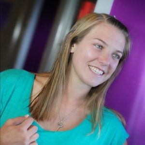 Meet your Posher, Caitlin